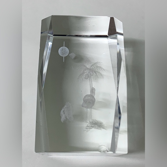 Solid Lead Crystal Laser Etched 3D Holographic Tropical Beach Scene Paperweight - Picture 3 of 16